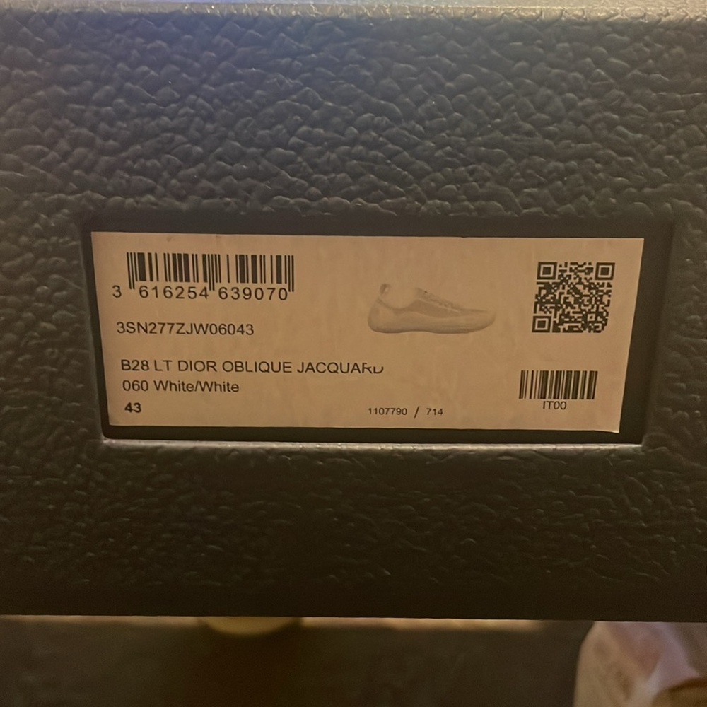 Dior B28 LT Oblique Jacquard white sneaker sz 43. Shoes are brand new/deadstock - Picture 8 of 8